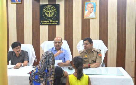 डीएम की अध्यक्षता में तहसील पडरौना (सदर) में सम्पूर्ण समाधान दिवस का किया गया आयोजन