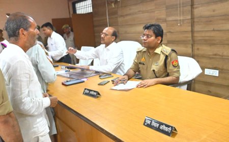 शासन के मंशानुरूप प्रार्थना पत्रों का निस्तारण गुणवत्तापूर्ण एवं ससमय करें।:-डीएम