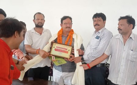राज्य शिक्षक पुरस्कार प्राप्त सुनील त्रिपाठी को पत्रकारों ने किया सम्मानित