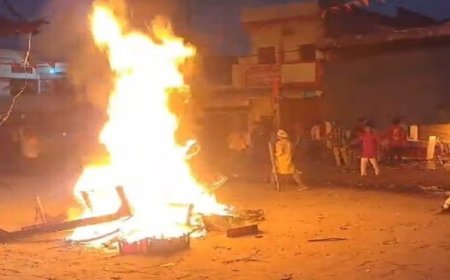 बहराइच में मूर्ति विसर्जन के दौरान फायरिंग ,लाठी-डंडे-तलवार लेकर सड़कों पर उतरे लोग