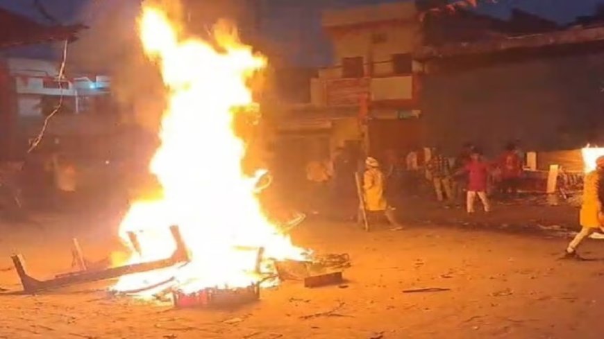 बहराइच में मूर्ति विसर्जन के दौरान फायरिंग ,लाठी-डंडे-तलवार लेकर सड़कों पर उतरे लोग