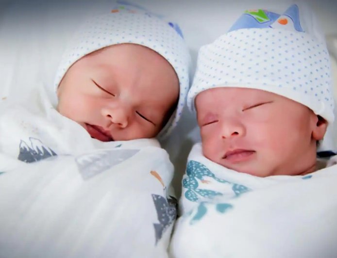 जुड़वा बेटों को मां ने सुला दिया मौत की नींद, खुद भी पी लिया जहर