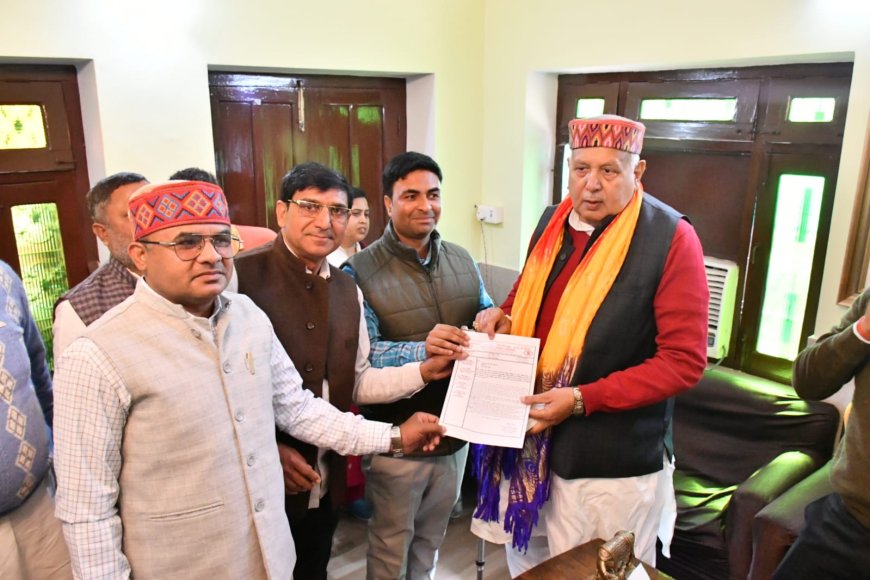 पंचायती राज विभाग के  कर्मियों ने कैबिनेट मंत्री को दिया ज्ञापन