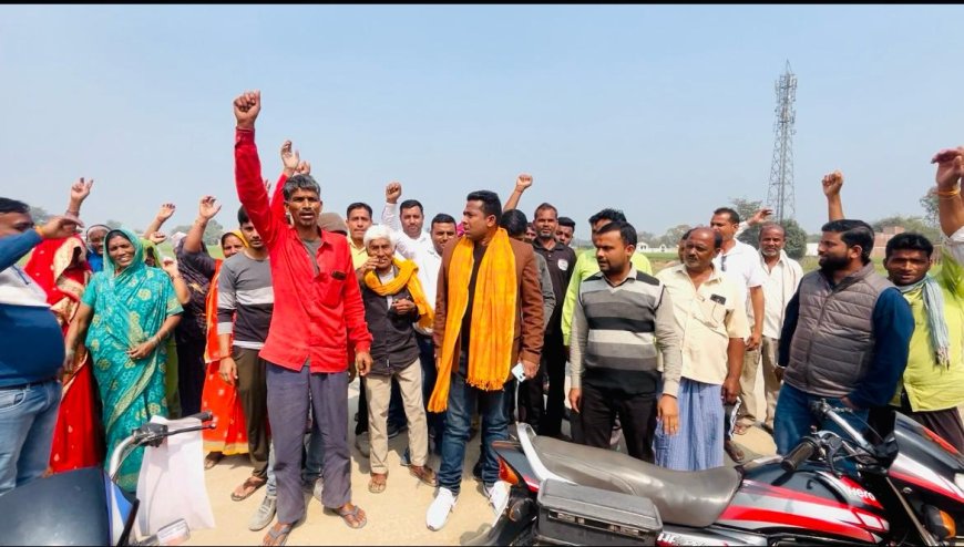 ग्राम विकास अधिकारी का बचाव करने का आरोप , ग्रामीणों ने जांच टीम के खिलाफ की नारेबाजी