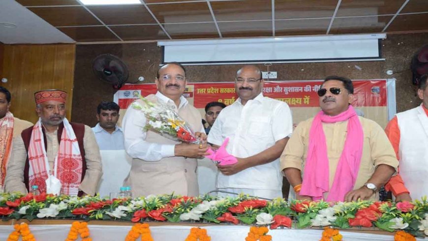 सेवा व सुशासन की नीति के आठ वर्ष पूर्ण होने पर प्रभारी मंत्री द्वारा किया गया प्रेसवार्ता
