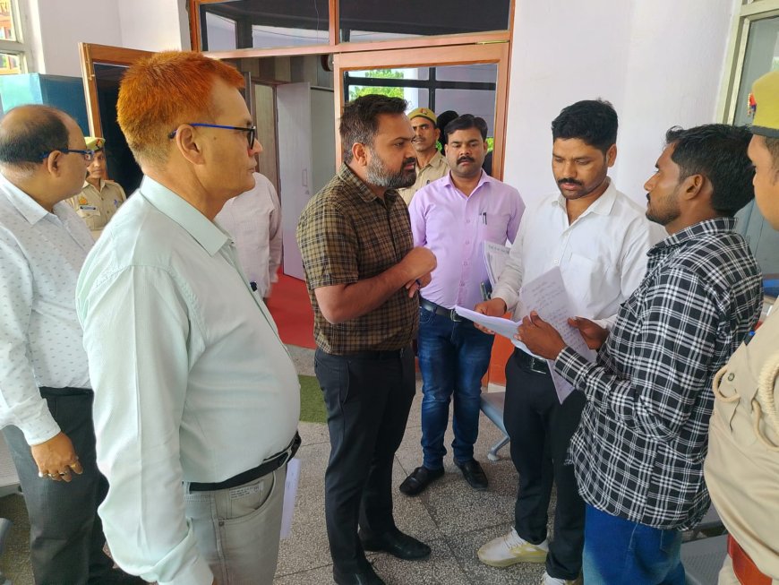 जिलाधिकारी ने जनता दर्शन में की जनसुनवाई, किया प्रार्थना पत्रों का निस्तारण