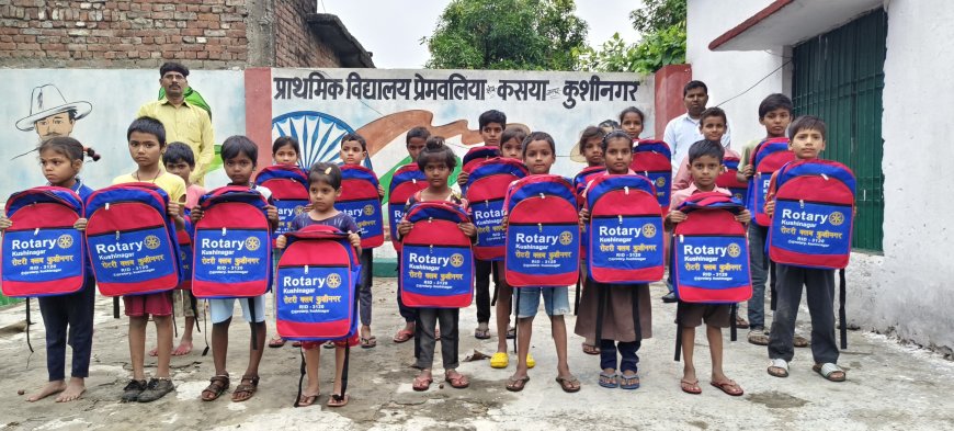 नव प्रवेशित बच्चों को रोटरी क्लब की सौगात – तीन प्राथमिक विद्यालयों में स्कूल बैग वितरण