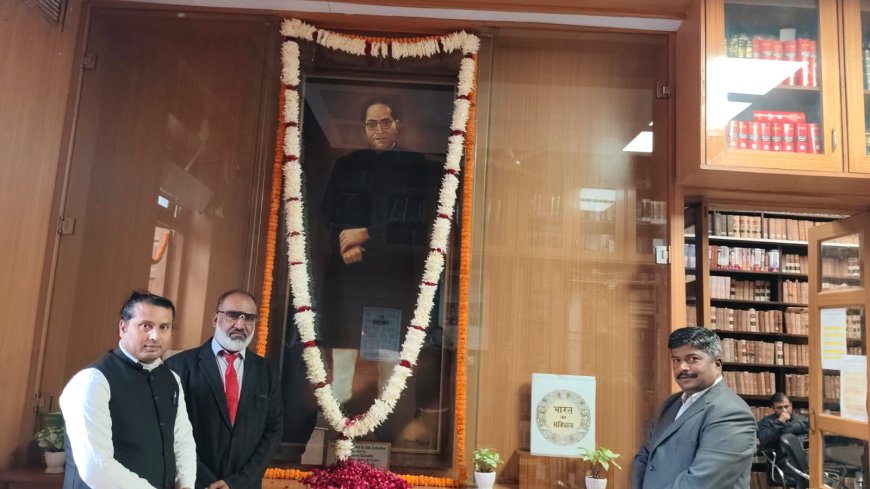 मठिया श्रीराम के समाजसेवी डॉ. मोहन तिवारी ने सुप्रीम कोर्ट परिसर में दी  अंबेडकर को श्रद्धांजलि