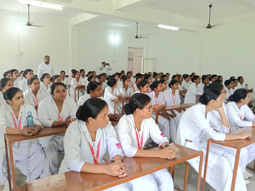एस.टी.एन.टी. नर्सिंग इंस्टीट्यूट में जिला सेवायोजन कार्यालय द्वारा करियर काउंसलिंग संपन्न